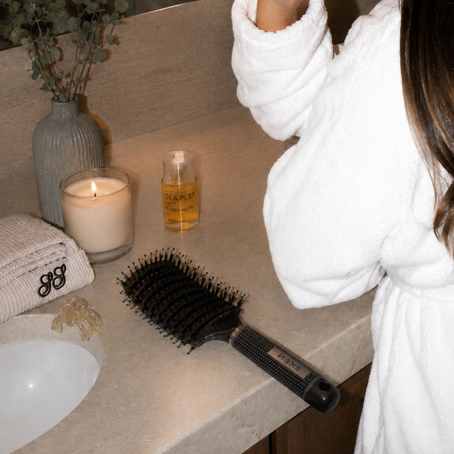 Skēn - The Curved Hair Brush